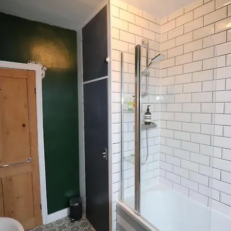 Delightful 2bed House Near Central Leeds