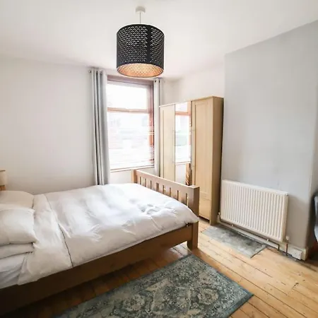 Apartment Delightful 2bed House Near Central Leeds *