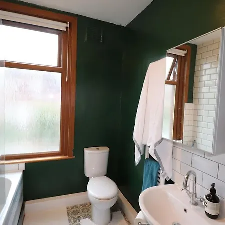 Delightful 2bed House Near Central Leeds * Leeds (West Yorkshire)
