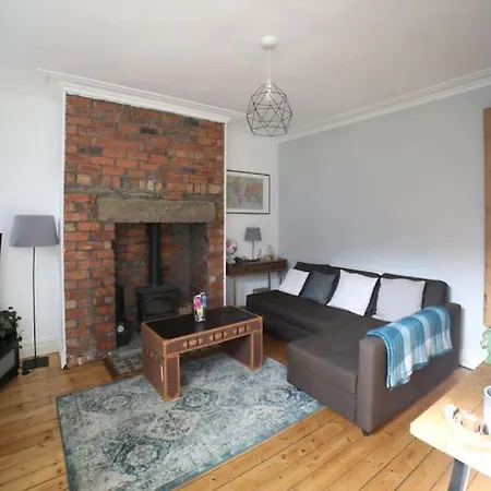 Delightful 2bed House Near Central Leeds Apartment *
