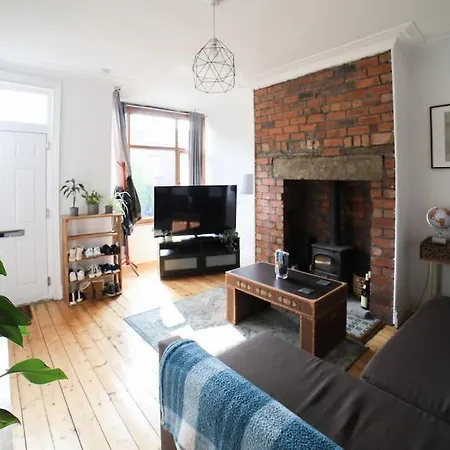 Delightful 2bed House Near Central Leeds